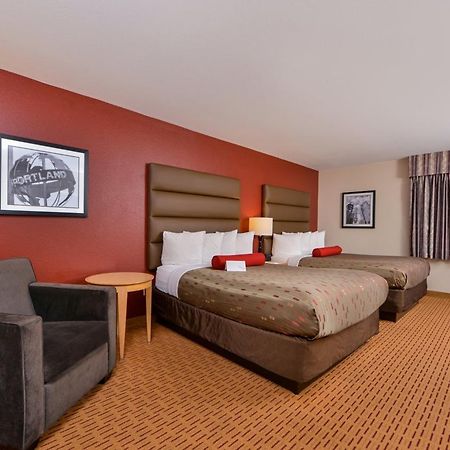 Clackamas Inn And Suites Buitenkant foto