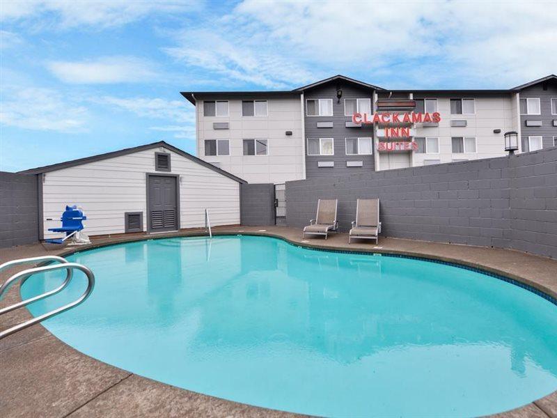 Clackamas Inn And Suites Buitenkant foto