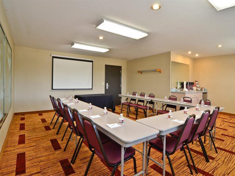 Clackamas Inn And Suites Buitenkant foto