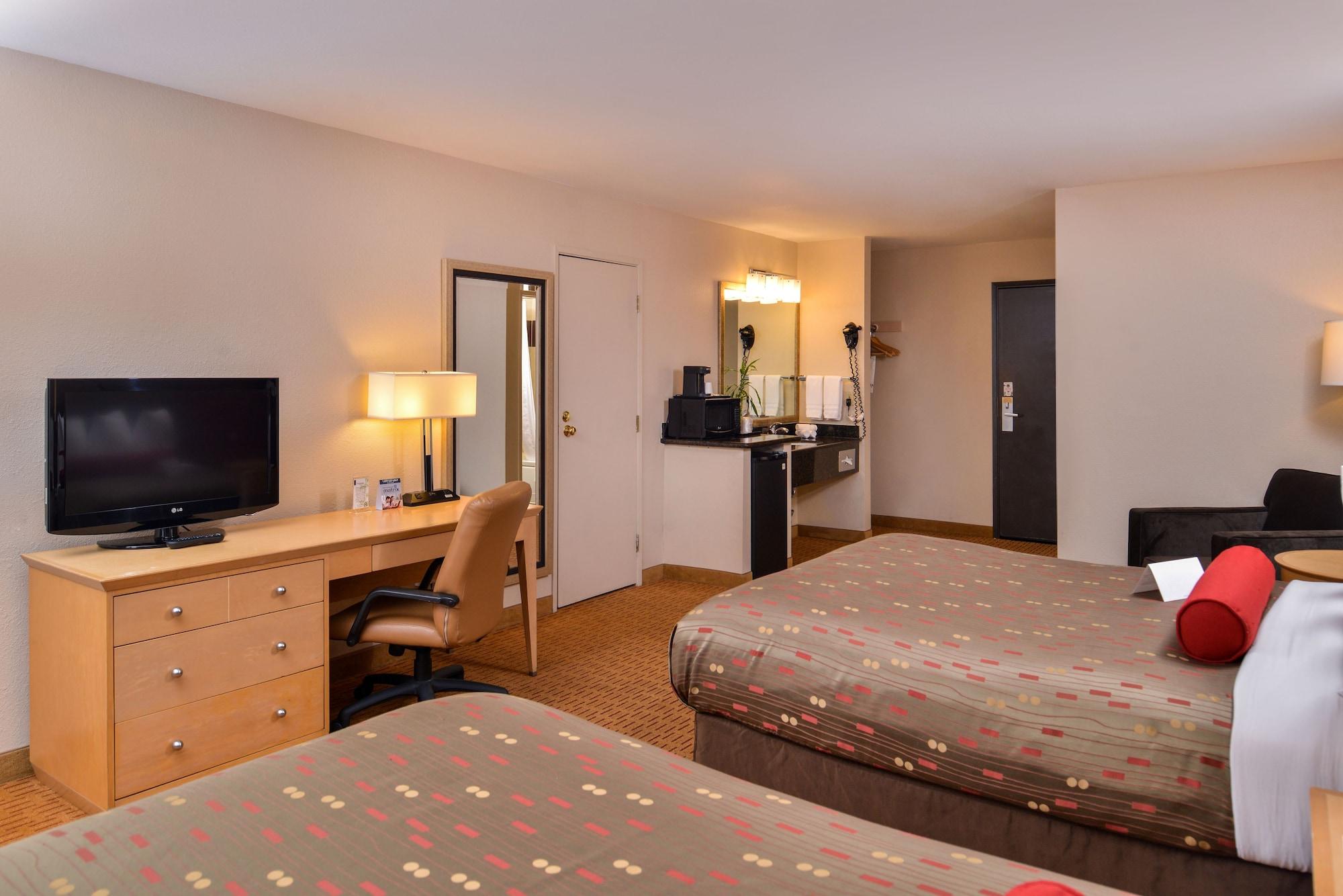 Clackamas Inn And Suites Buitenkant foto