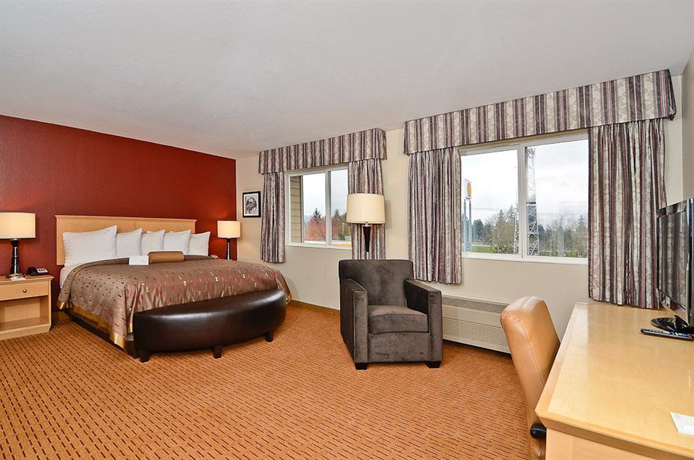 Clackamas Inn And Suites Buitenkant foto