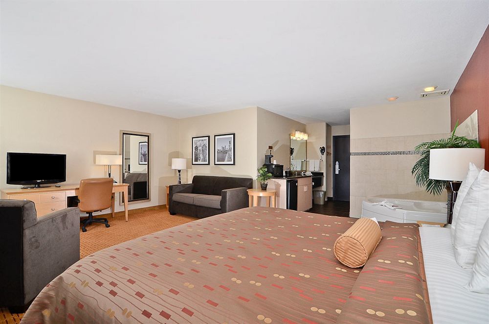 Clackamas Inn And Suites Buitenkant foto