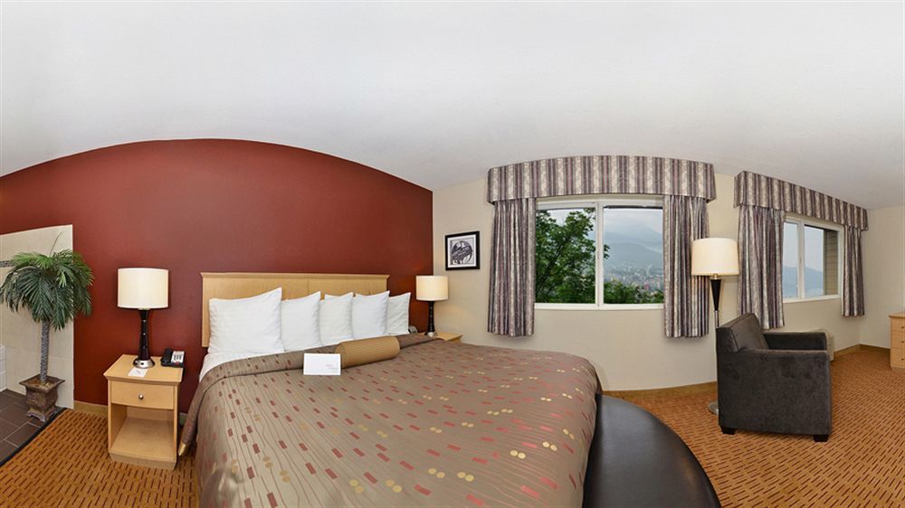 Clackamas Inn And Suites Buitenkant foto