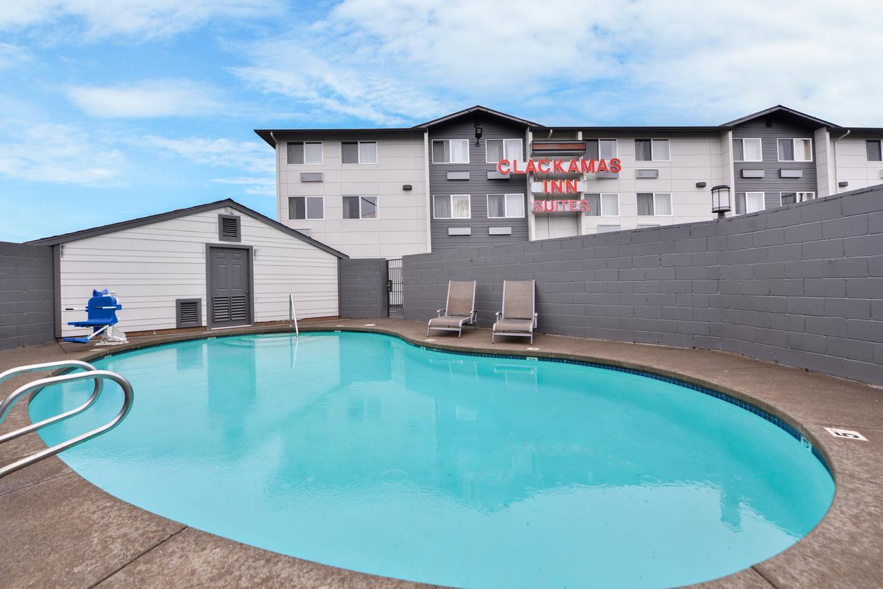 Clackamas Inn And Suites Buitenkant foto