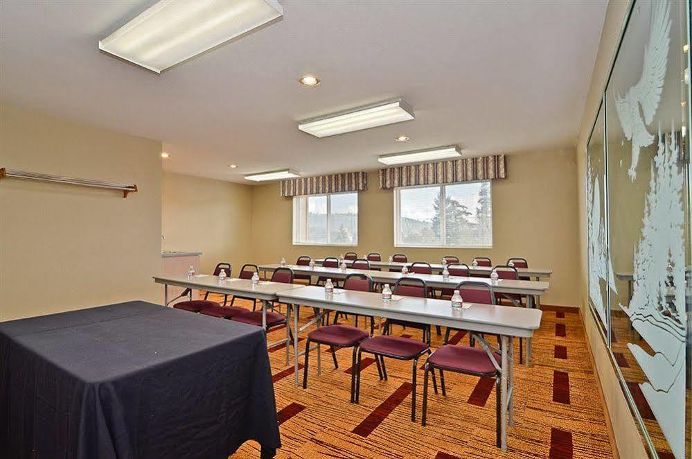 Clackamas Inn And Suites Buitenkant foto