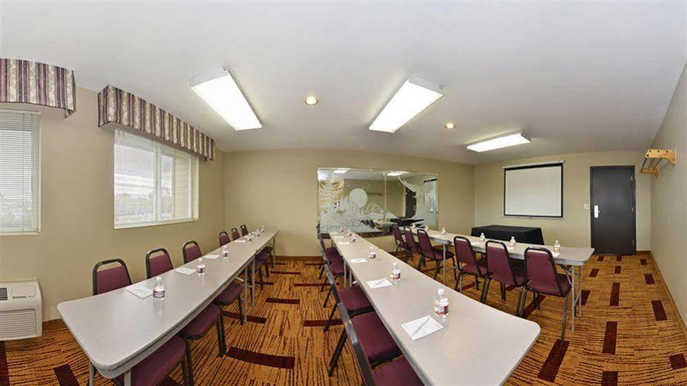 Clackamas Inn And Suites Buitenkant foto
