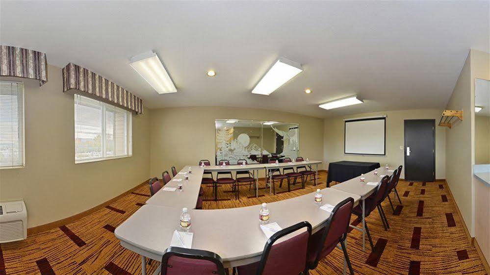 Clackamas Inn And Suites Buitenkant foto