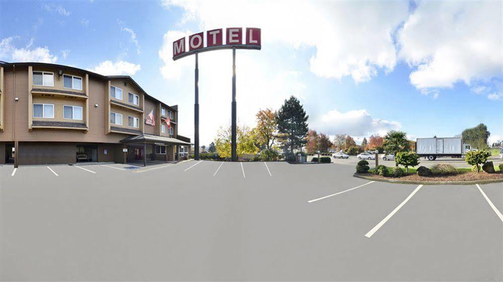Clackamas Inn And Suites Buitenkant foto