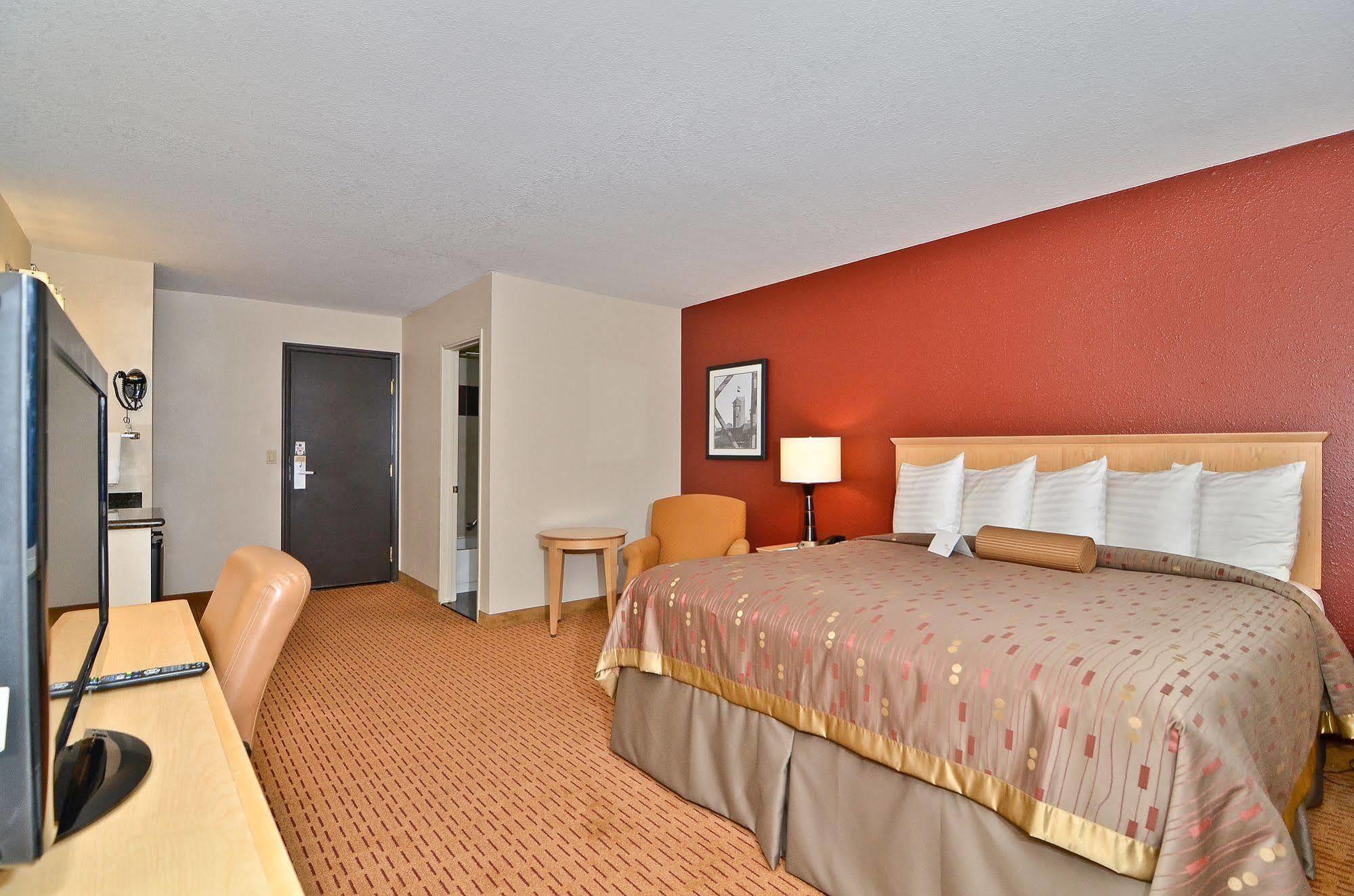 Clackamas Inn And Suites Buitenkant foto